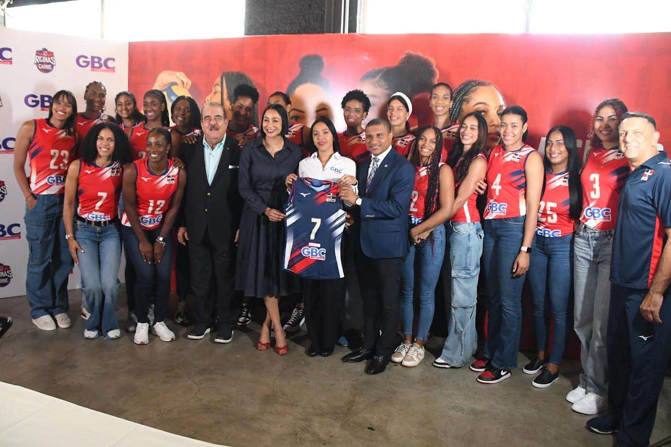 Las Reinas del Caribe y Grupo GBC Farmacias firman alianza estratégica para beneficio de RD