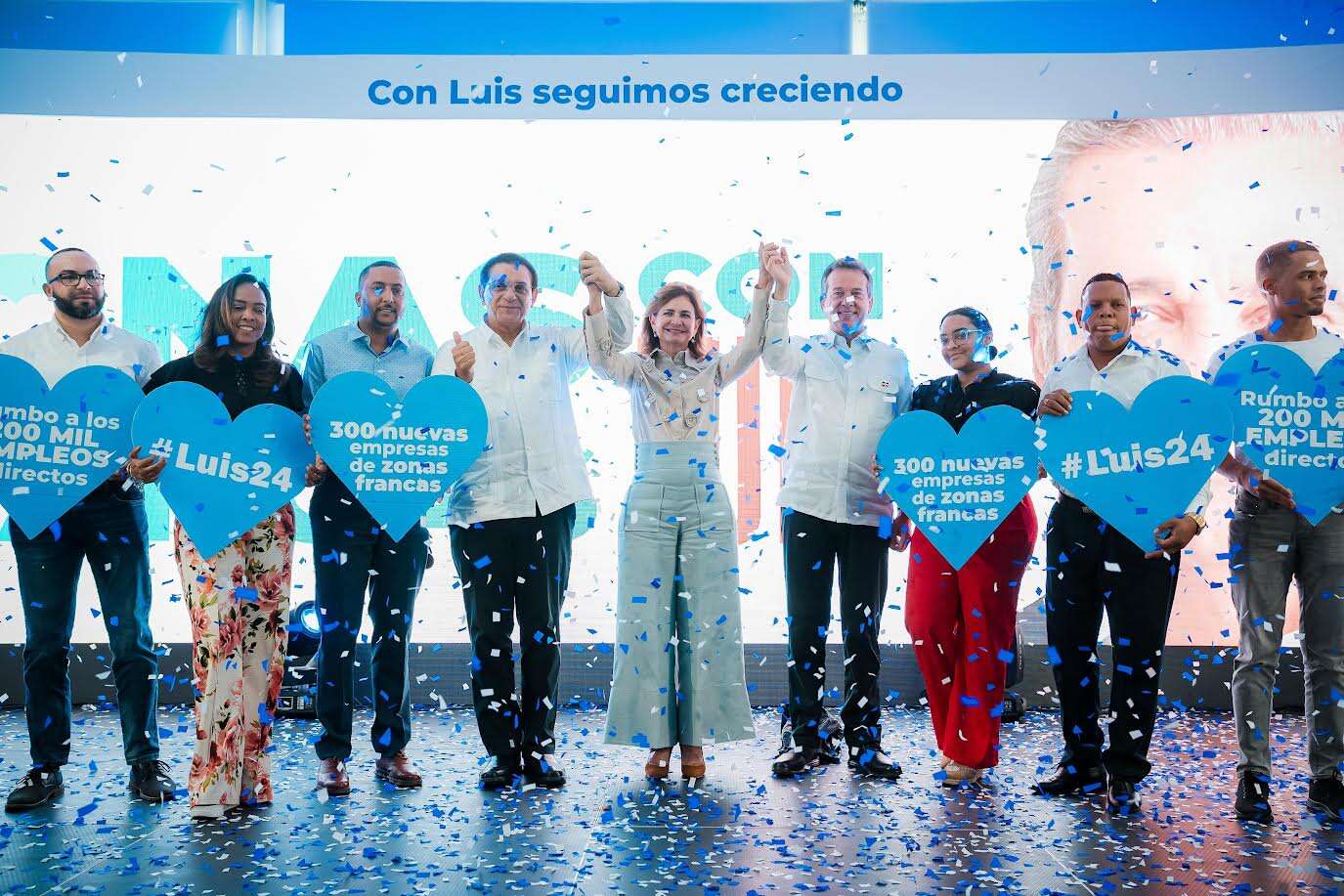 Luis y Raquel reciben apoyo de trabajadores de zonas francas del Cibao