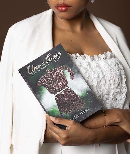 «Uno a la Vez»: Una Cautivadora Colección de Poesía que Celebra la Esencia del Amor por Yorjina Morán