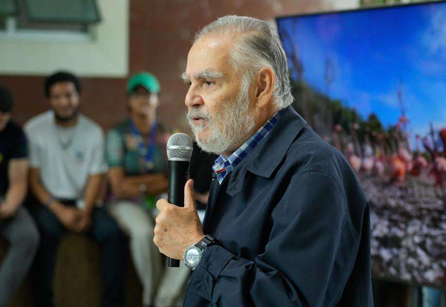 Ceara Hatton apela al compromiso individual para preservar flora y fauna