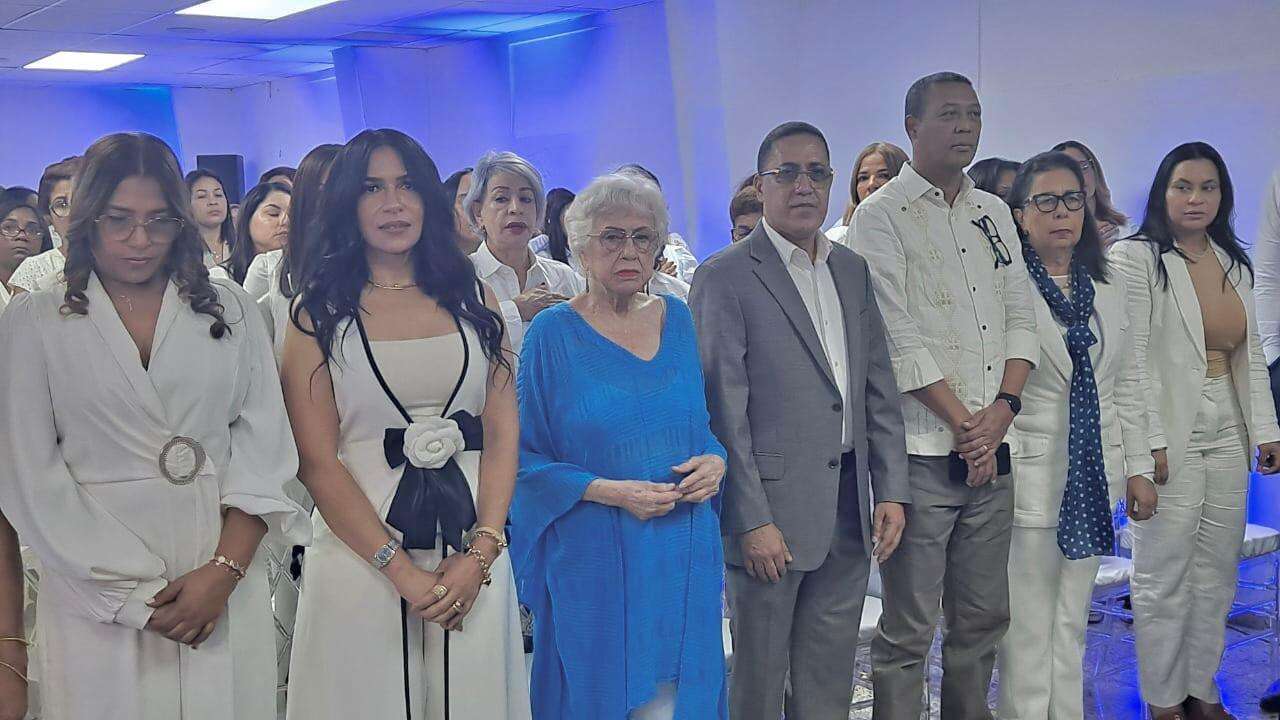 Miles de mujeres juramentan «CTC Mujer» en apoyo a reelección de Luis Abinader