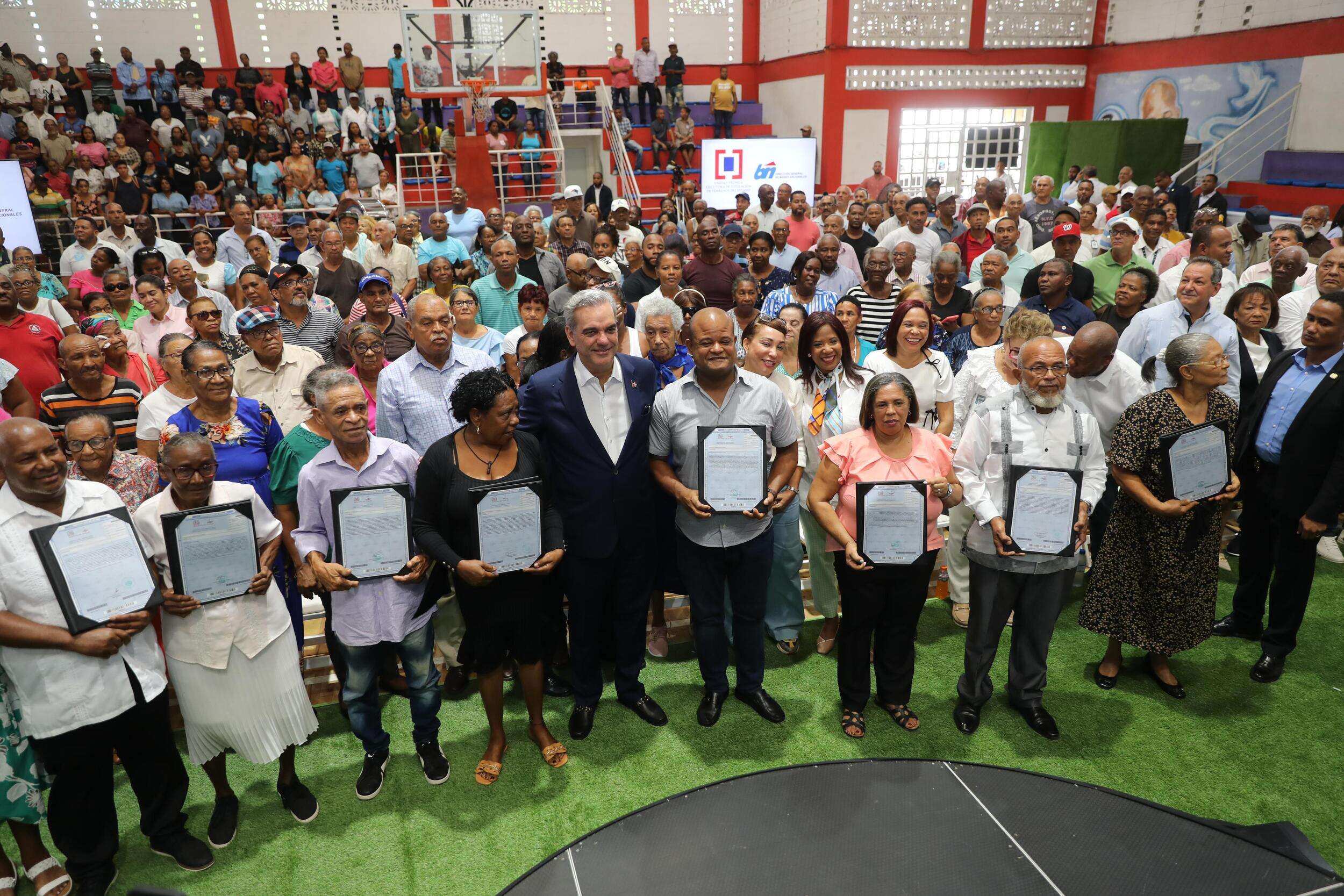 Presidente Abinader anuncia entrega anual de 50,000 títulos de propiedad en los próximos cuatro años