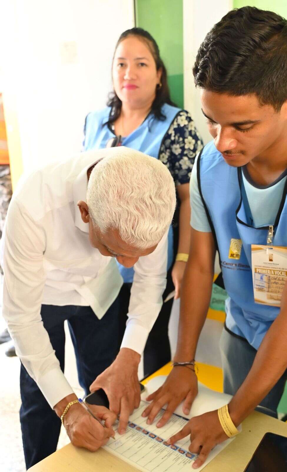 Ricardo de los Santos destaca civismo y llama a la ciudadanía a votar