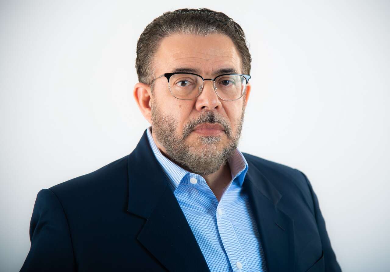 Guillermo Moreno acude a votar y exhorta a la ciudadanía a participar en las urnas.