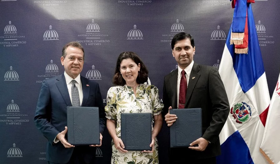 Firman acuerdo para impulsar industria de semiconductores en RD
