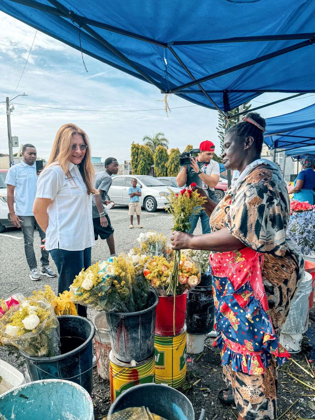 Carolina Mejía destaca atención a la dignidad de los cementerios
