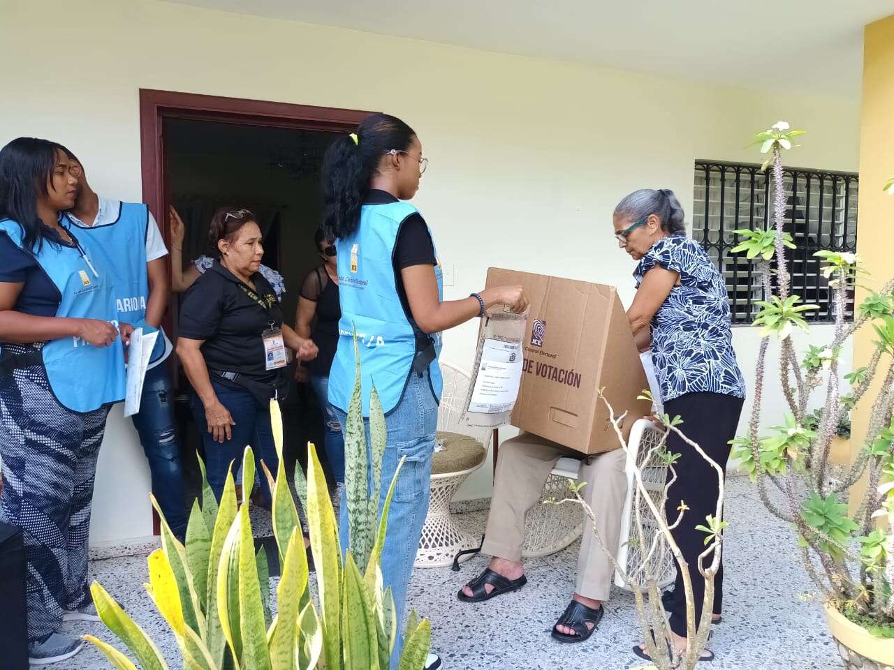 JCE dice 98 personas se inscribieron para votar desde sus hogares