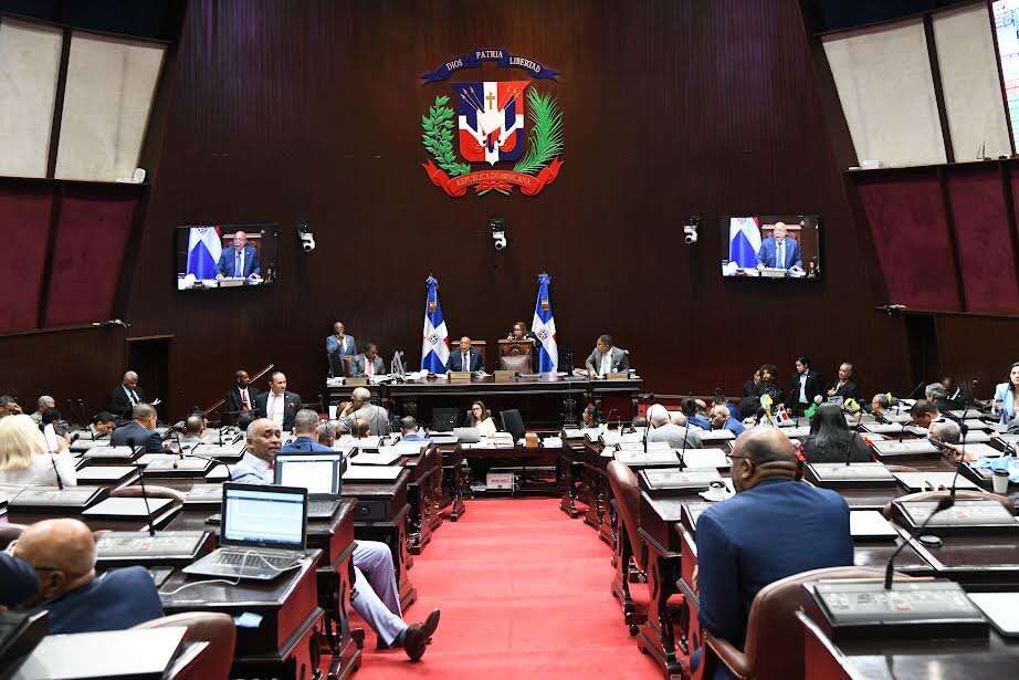 Diputados aprueban proyectos para prevenir ceguera en prematuros y para Debate Electoral
