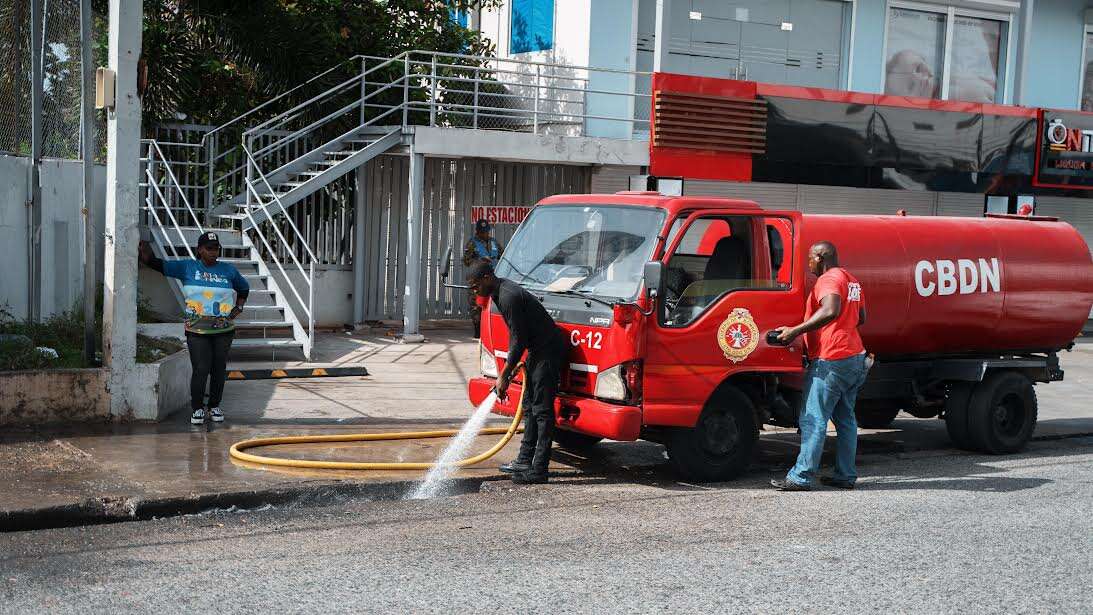 Alcaldía del DN realiza operativo de concientización y limpieza en avenida Independencia