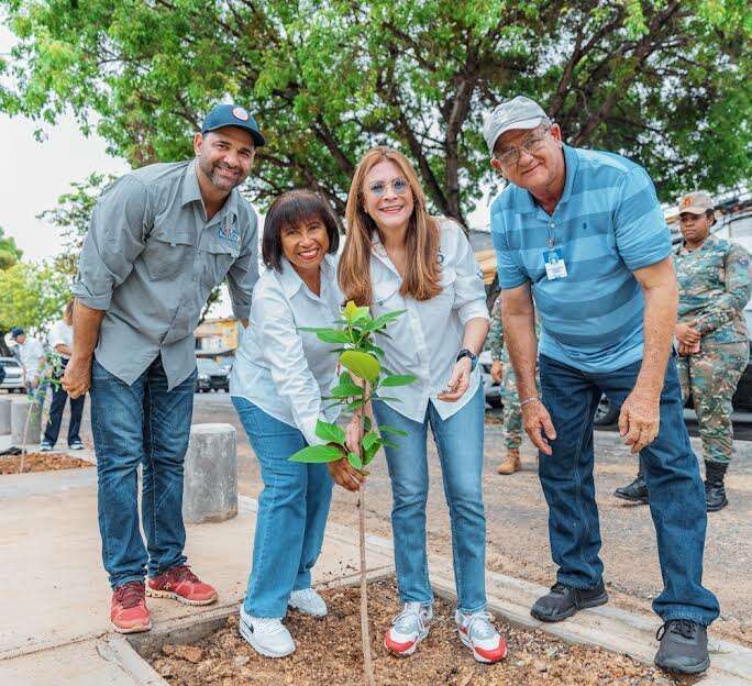 Alcaldía del DN conmemora Día del Medio Ambiente con jornada de siembra de árboles