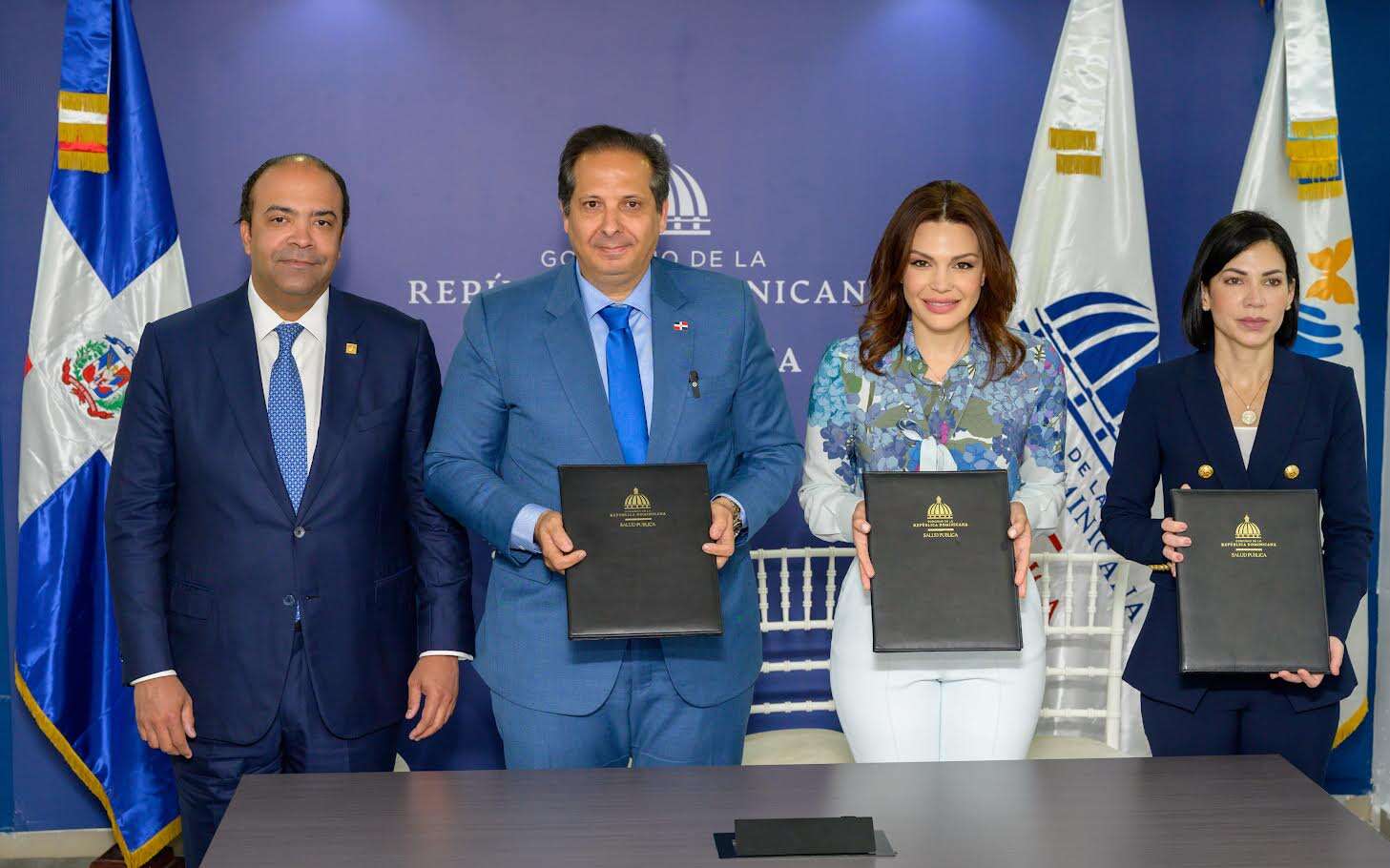 Salud Pública y Voluntariado Banreservas firman acuerdo contra el dengue