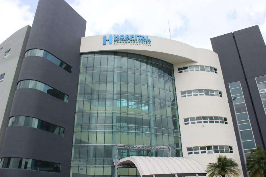 Ney Arias Lora pionero en realizar artroplastia de hombros