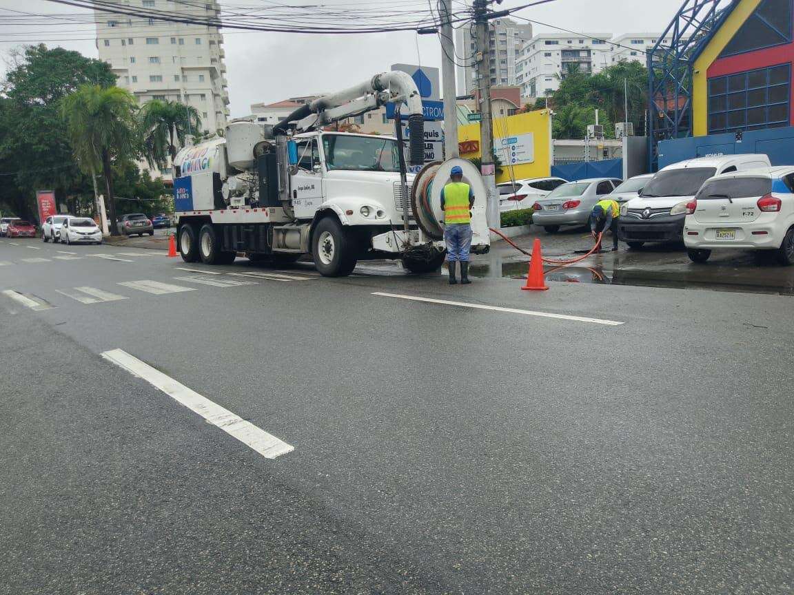 Brigadas de la Alcaldía del DN realizan labores preventivas para mitigar efectos de las lluvias