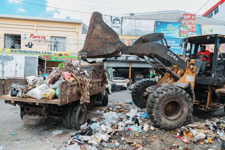 Alcaldía del DN realiza amplio operativo de limpieza