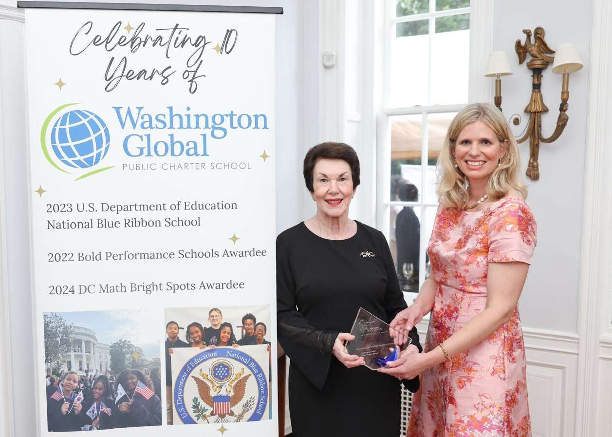 Embajadora Sonia Guzmán es reconocida por sus aportes a la educación