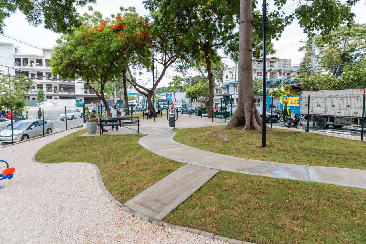 Alcaldía del DN transforma vertedero en parque La Guayubín, en Los Ríos