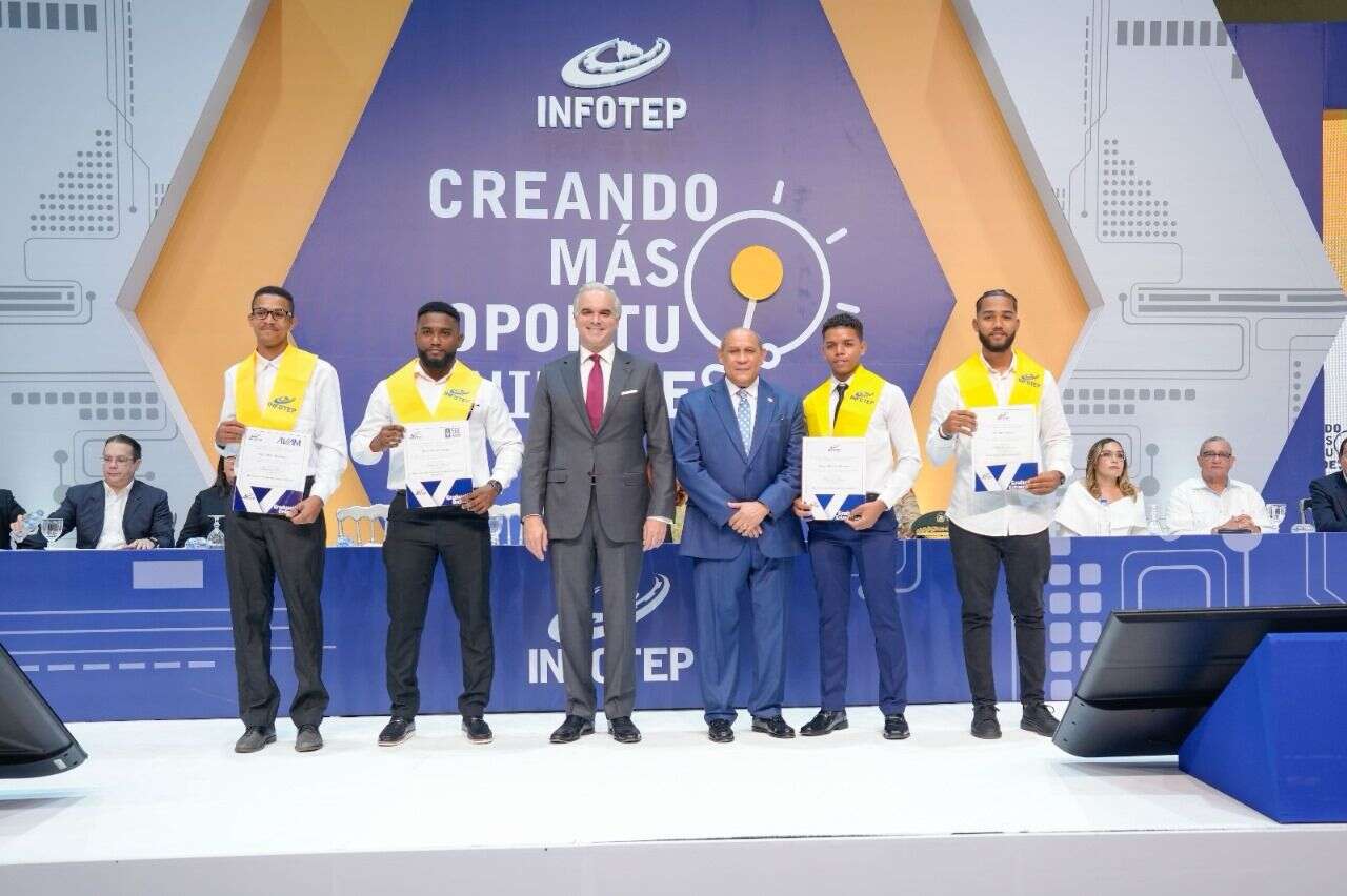 INFOTEP gradúa a 1,960 nuevos técnicos para el sector productivo nacional