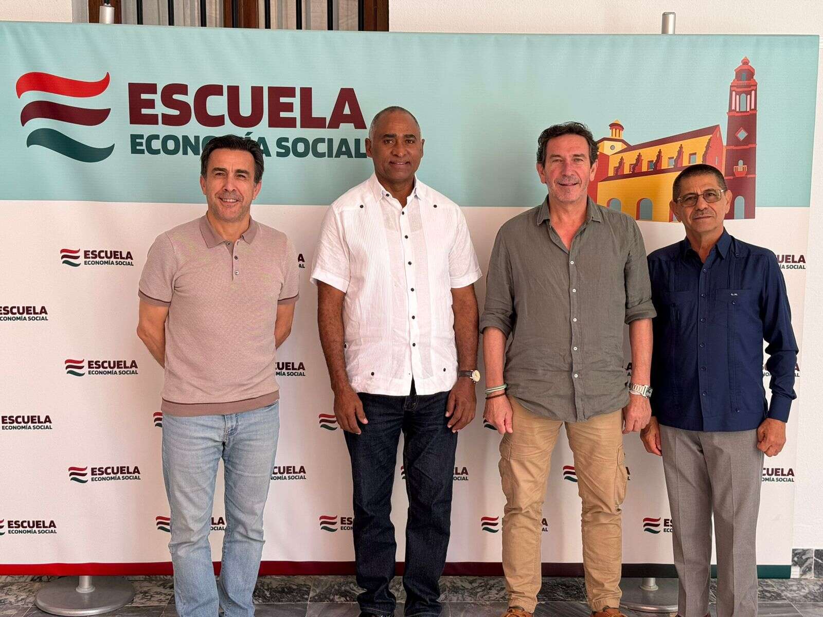 Julito Fulcar viaja a España a dictar conferencia.