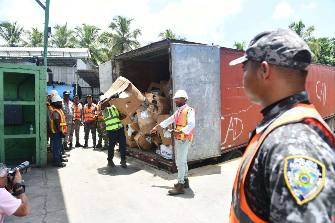 JCE inicia incineración de boletas de las elecciones municipales de febrero pasado