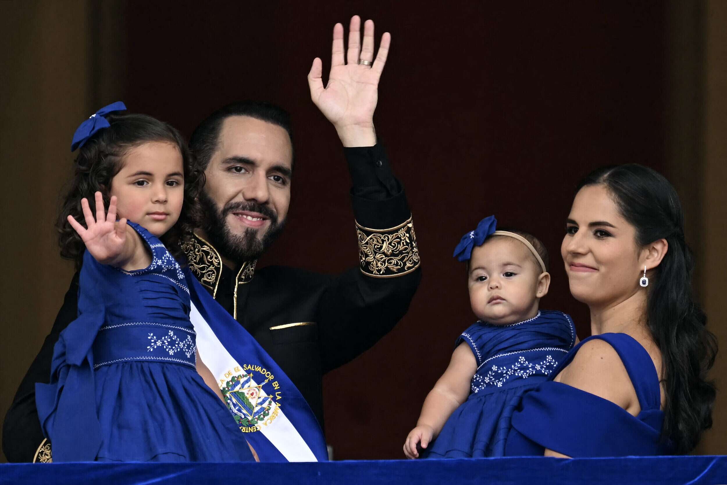 Bukele afirma El Salvador cambió para siempre; jura nuevo mandato