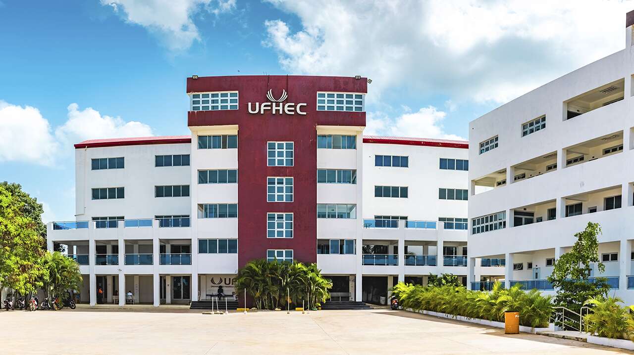 UFHEC desarrolla prototipo de laboratorio inteligente para agricultura en Moca