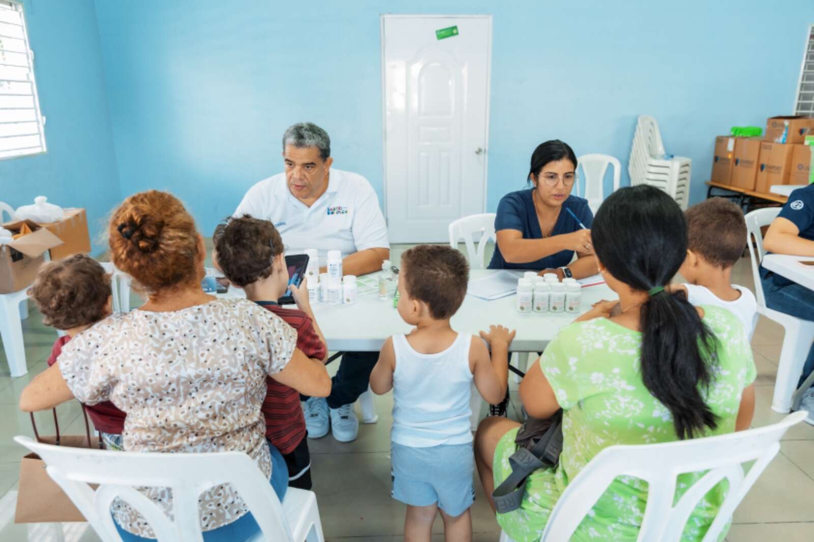 Alcaldía del DN lleva operativo médico y social a Mata Hambre