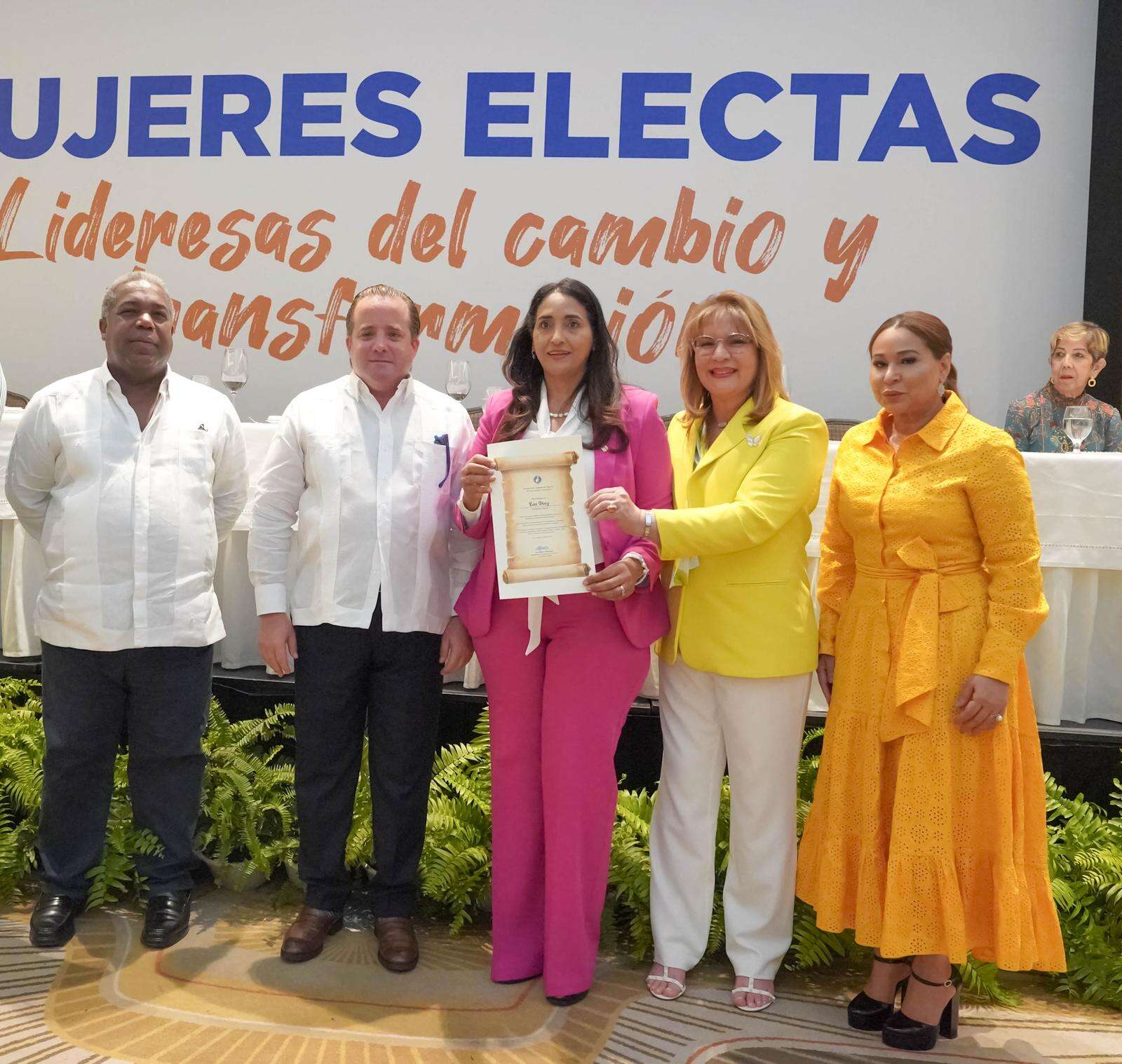 Comando de Campaña de Mujeres del PRM reconoce a 59 mujeres electas al poder legislativo