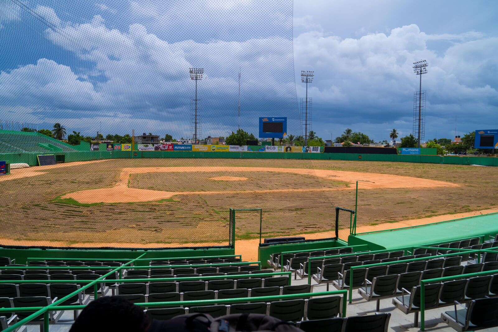 Gobierno entrega RD$84 millones para remodelar el Estadio Tetelo Vargas