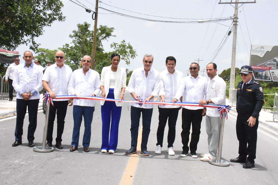 Gabinete de turismo entrega vía Domingo Maíz en Punta Cana.