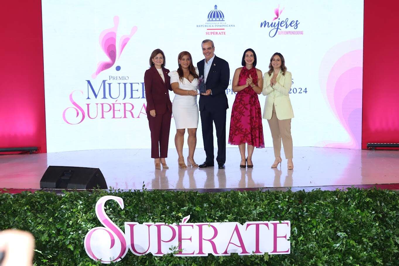 Mujeres SUPER Emprendedoras devuelven tarjeta de subsidios