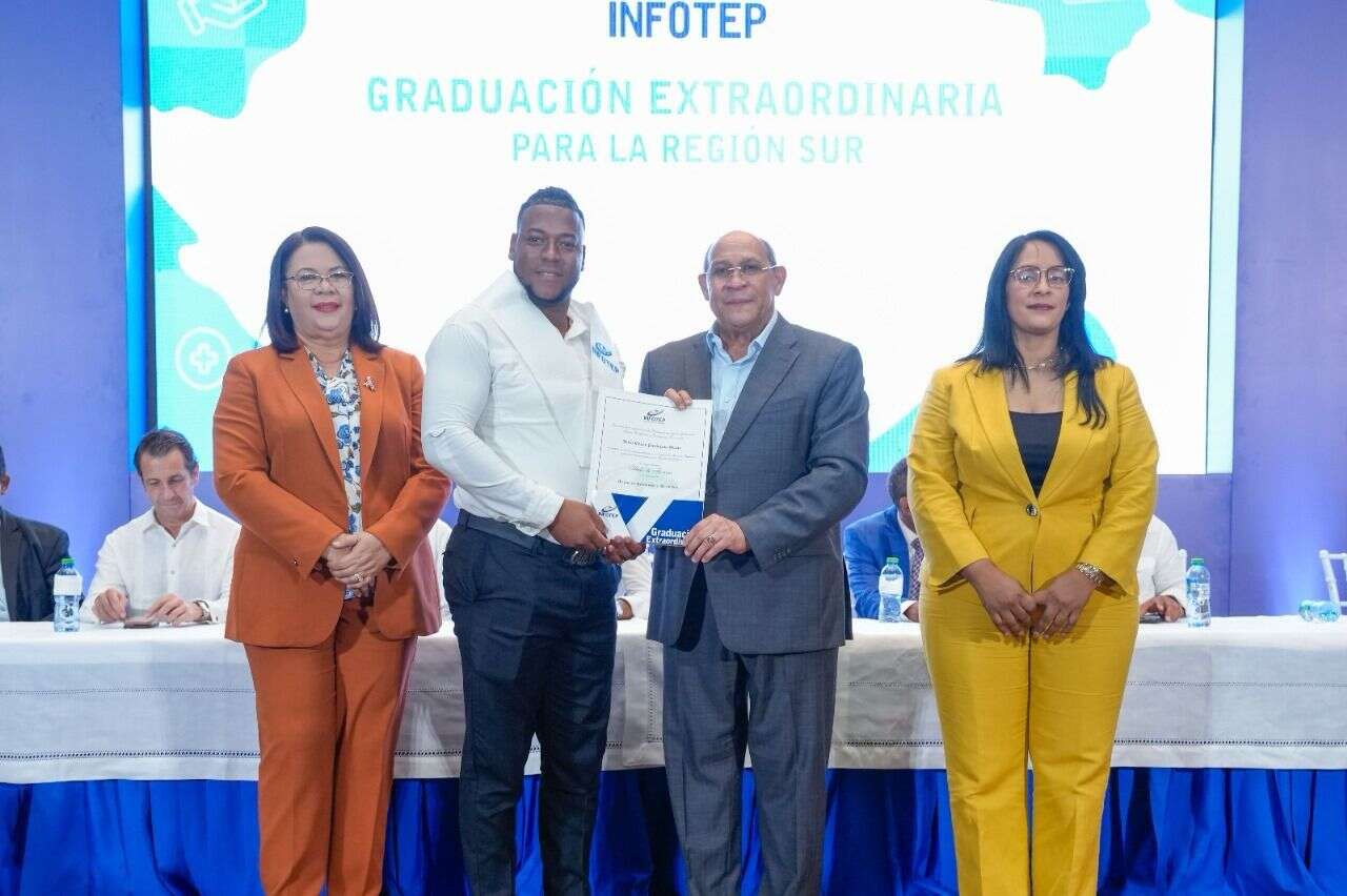 INFOTEP gradúa a 472 técnicos capacitados para el desarrollo de la Región Sur