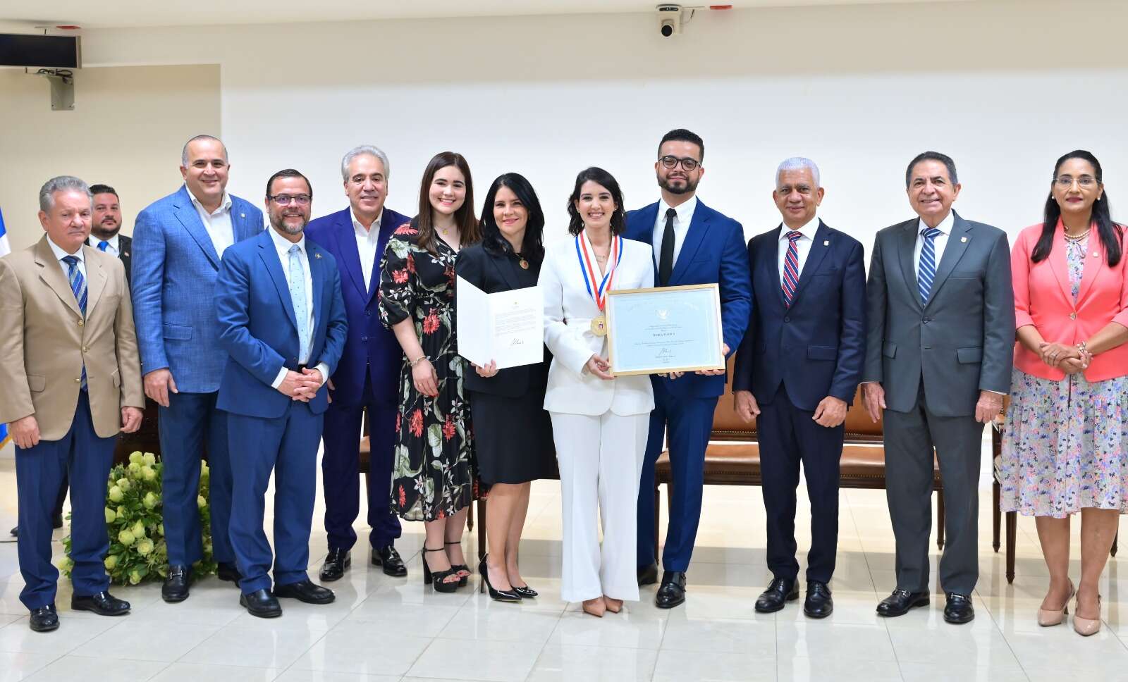 Senador NY Luis Sepúlveda reconoce a periodista Jessica Hasbún con Premio al Servicio Voluntario