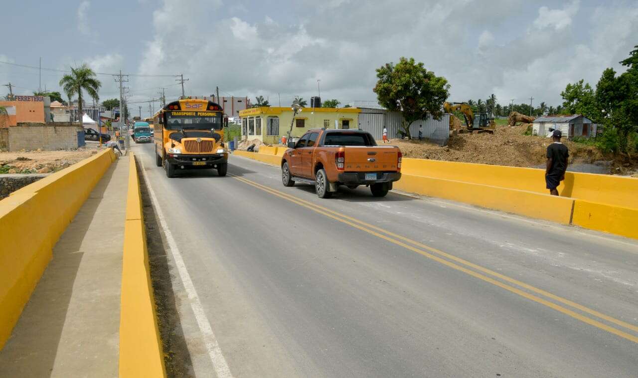 Presidente Abinader inaugura obras en SPM y La Altagracia