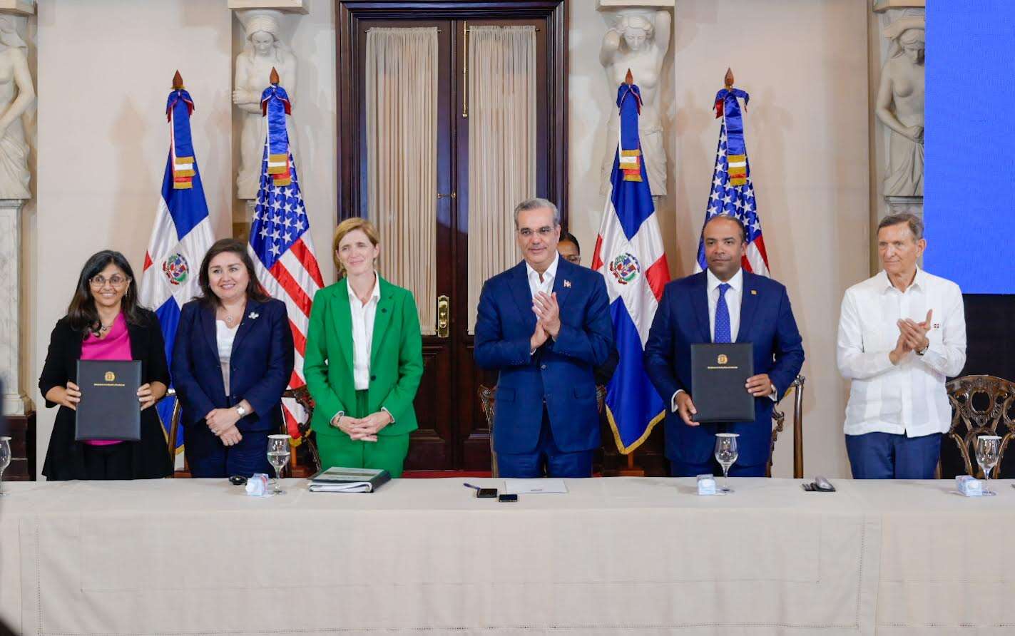 Banreservas y DFC anuncian US$84 millones para mujeres y pequeñas empresas