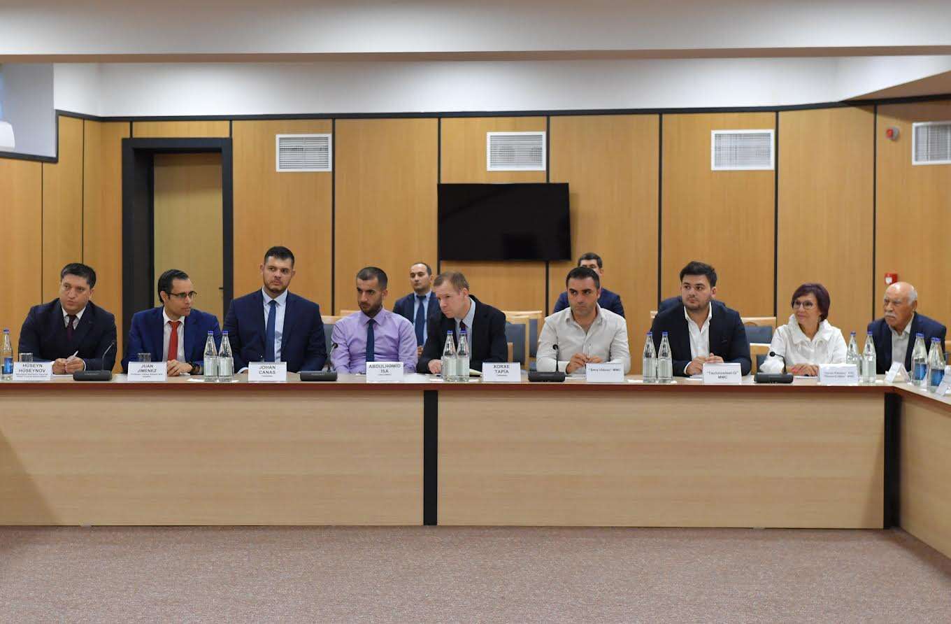 Juan Ariel Jiménez asesora al gobierno de Azerbaiyán para diversificar su economía