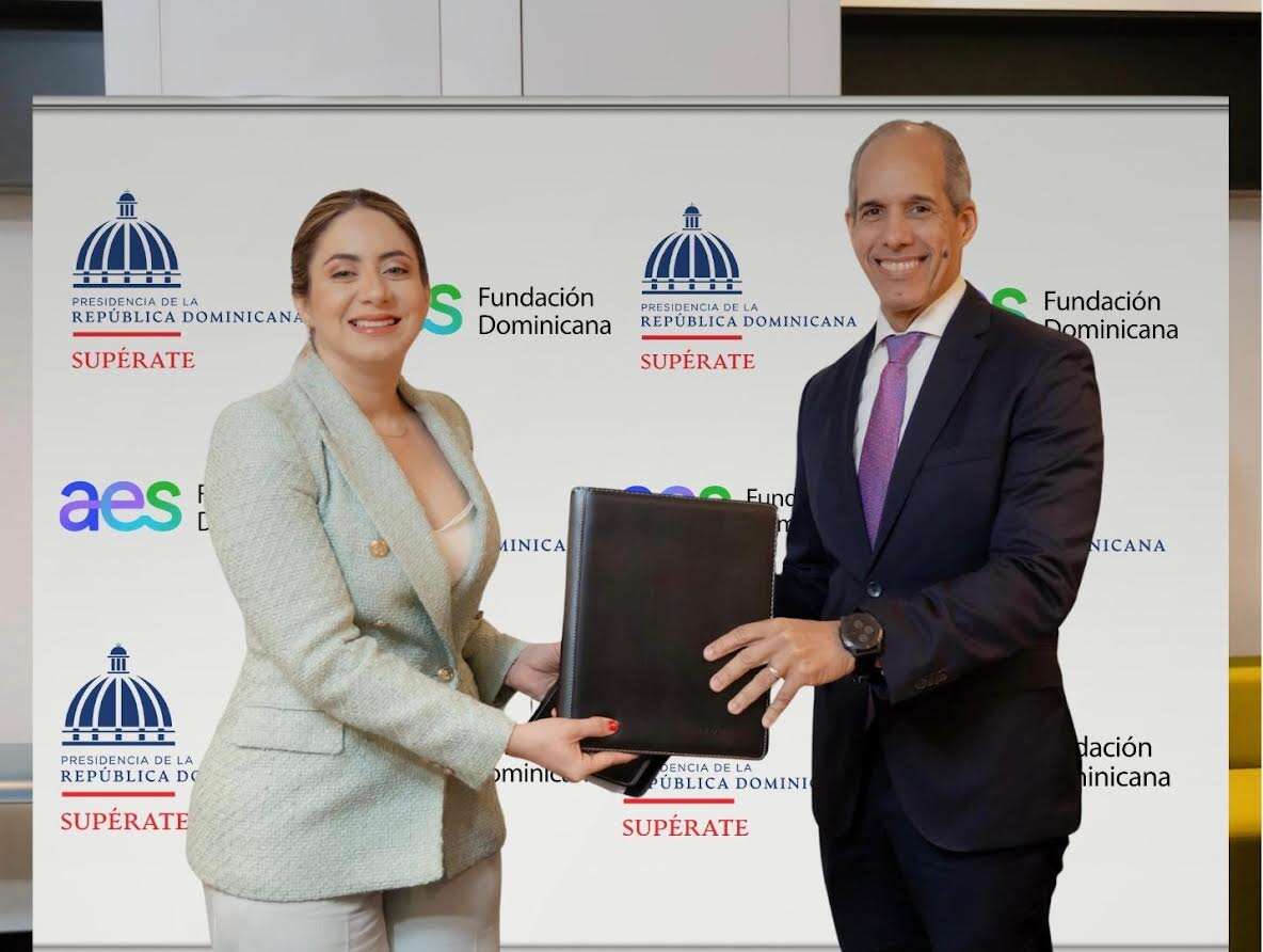 AES Dominicana y Supérate impulsan a mujeres emprendedoras con convenio