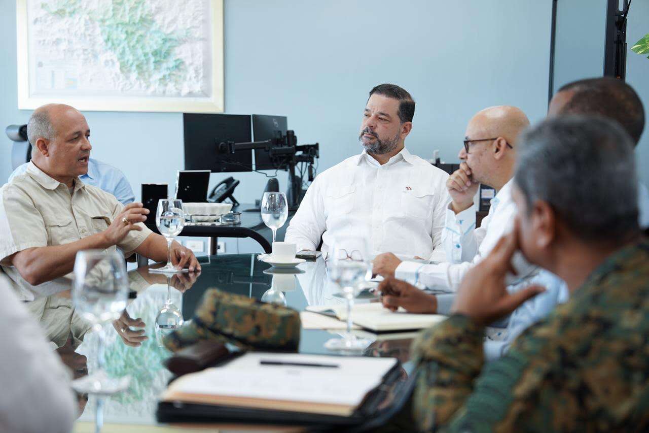 Paíno Henríquez se reúne con Mesa para la Defensa del Medio Ambiente y Recursos Naturales.