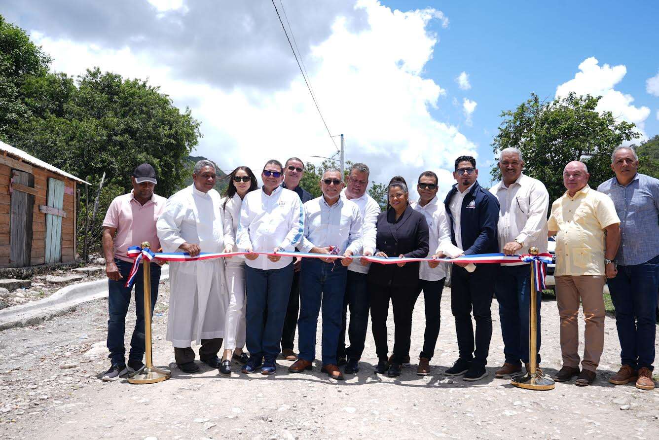 Energía y Minas inaugura proyectos eléctricos en San José de Ocoa