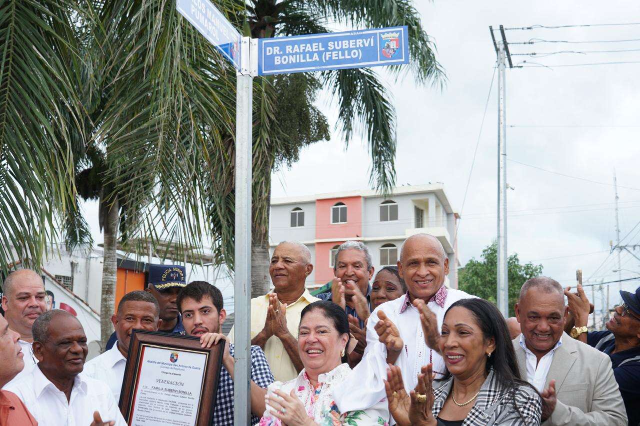 Reconocen a don Fello Suberví Bonilla por su histórica gestión como alcalde del Gran Santo Domingo.