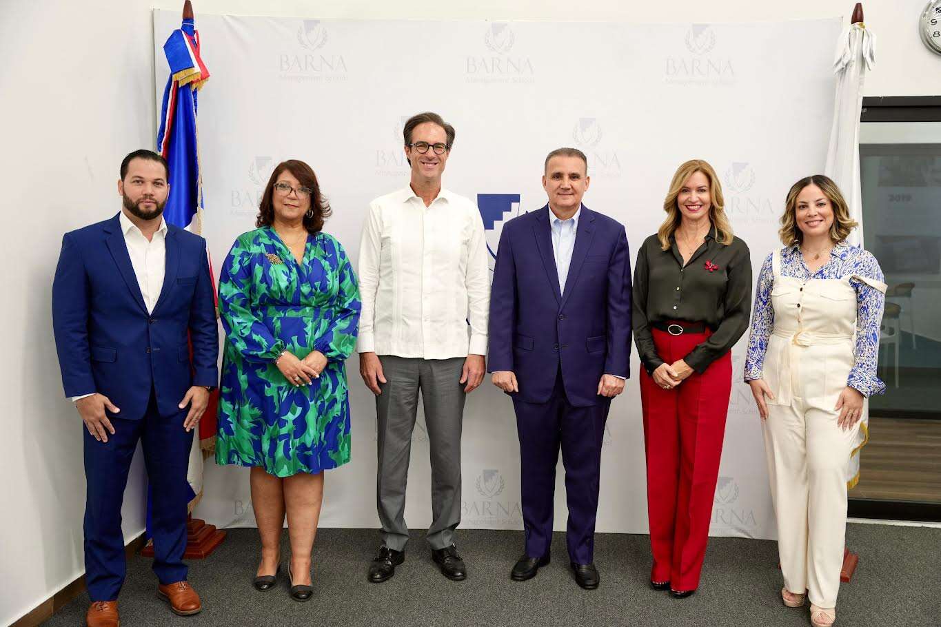 ADOCEM y BARNA firman acuerdo de colaboración para impulsar el desarrollo académico