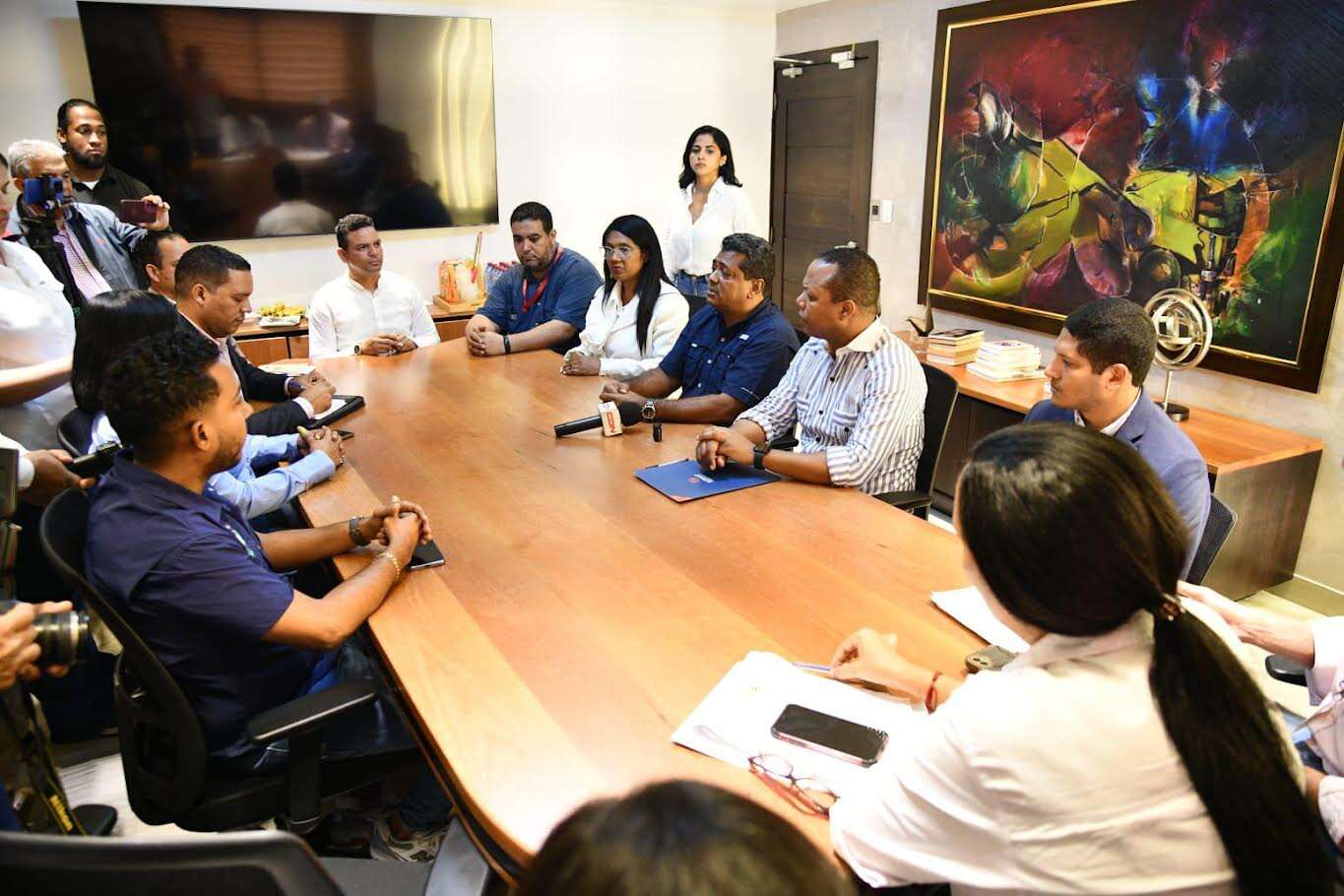 INTRANT y Alcaldía de Los Alcarrizos trabajan en el reordenamiento del tránsito en el municipio.