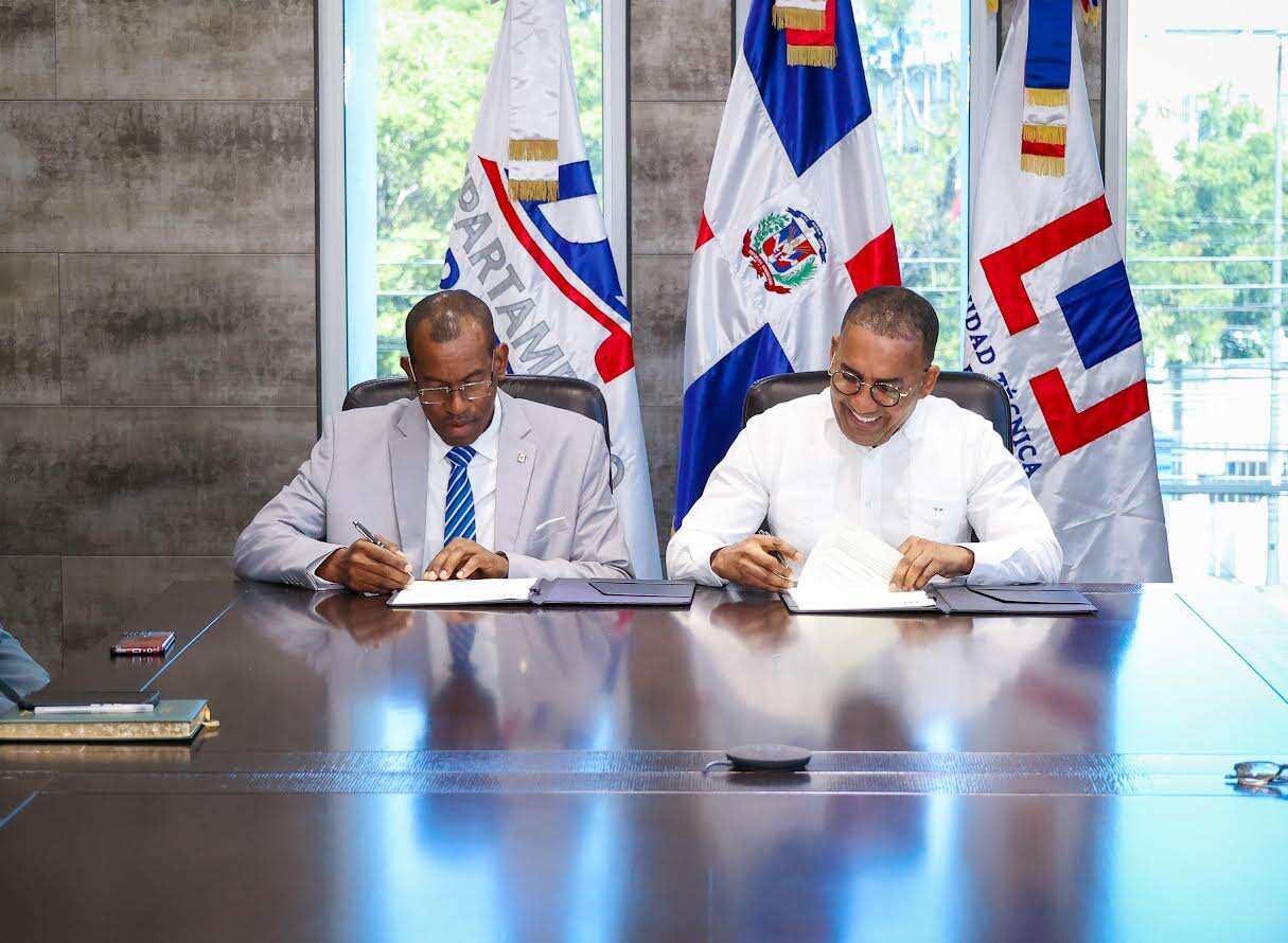 El DA acuerda con Titulación agilizar proceso de ocupantes de terrenos aeropuerto internacional Pedernales