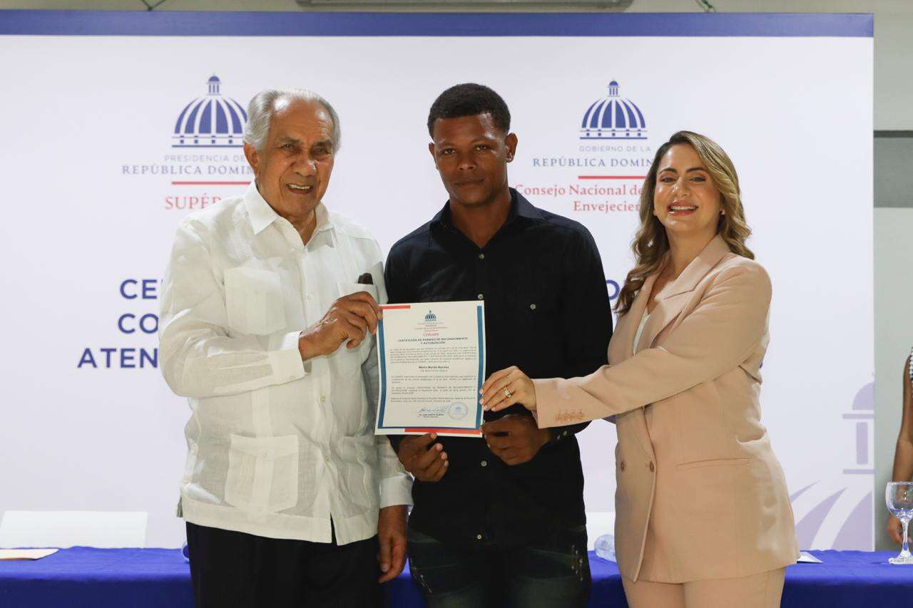 Supérate y Conape gradúan primer grupo de personas cuidadoras en República Dominicana