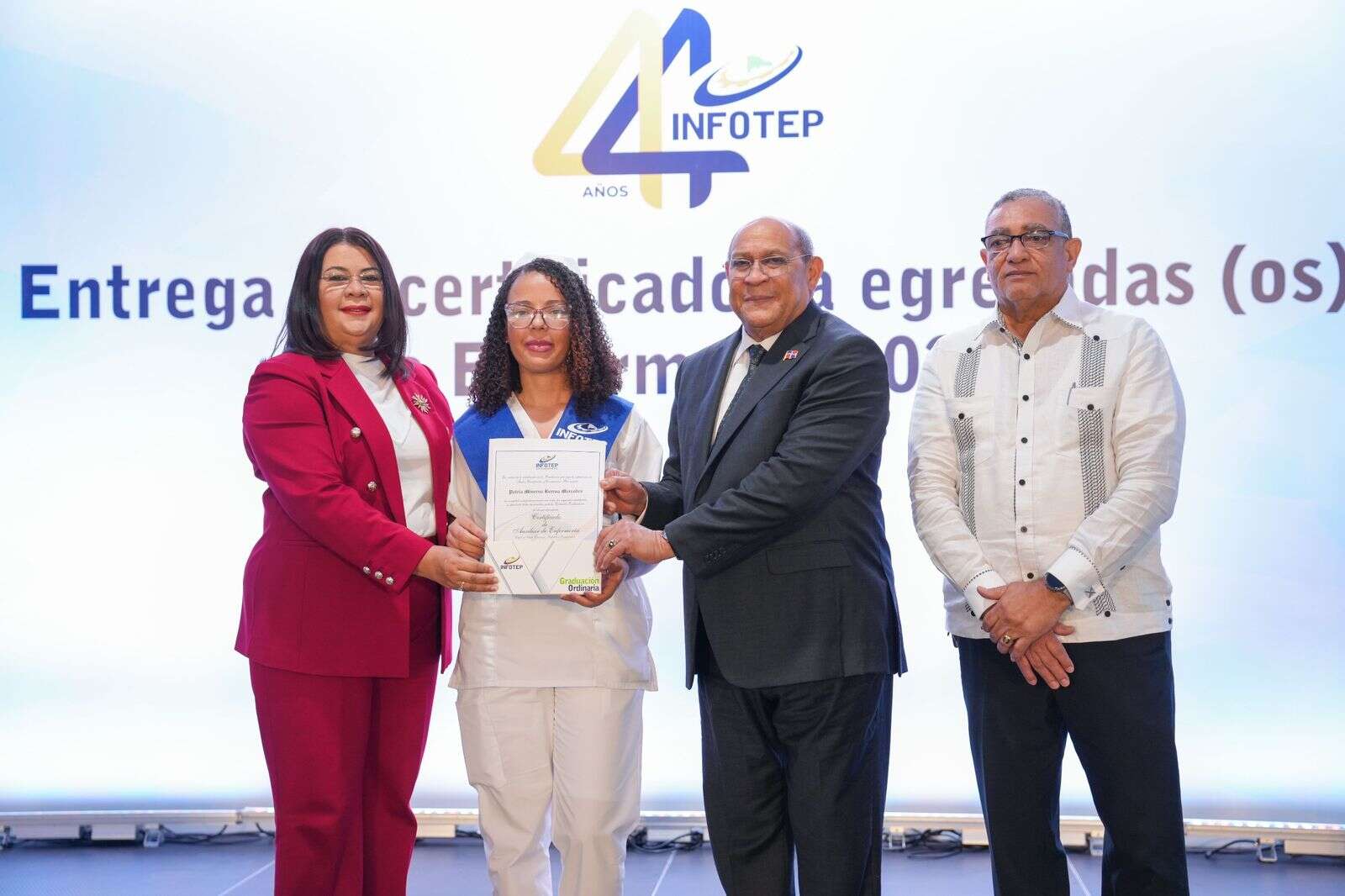 INFOTEP gradúa 335 auxiliares de enfermería