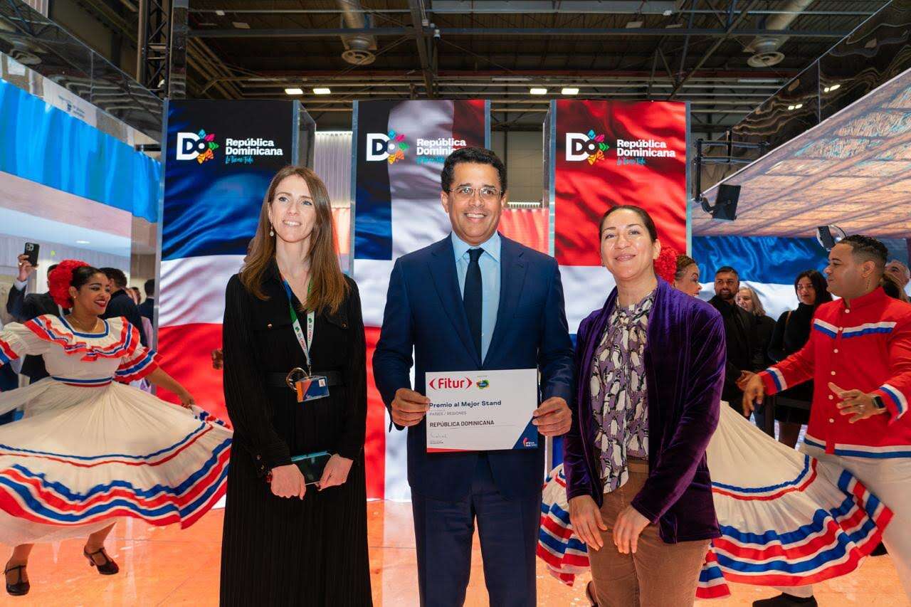 RD gana premio como mejor stand de Fitur.