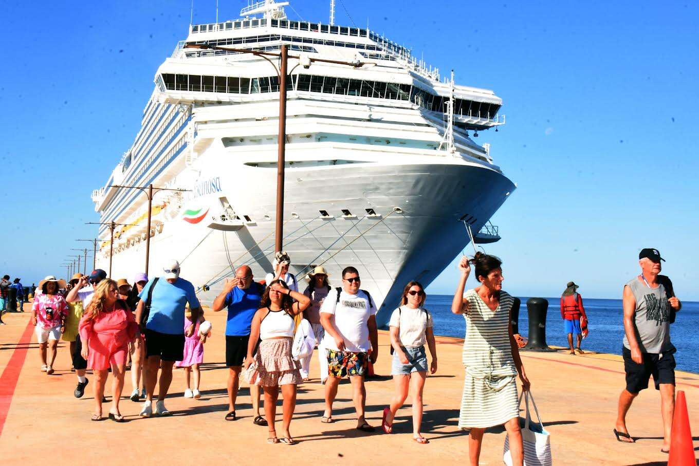 Cabo Rojo recibe su tercer crucero del año, octavo desde su apertura