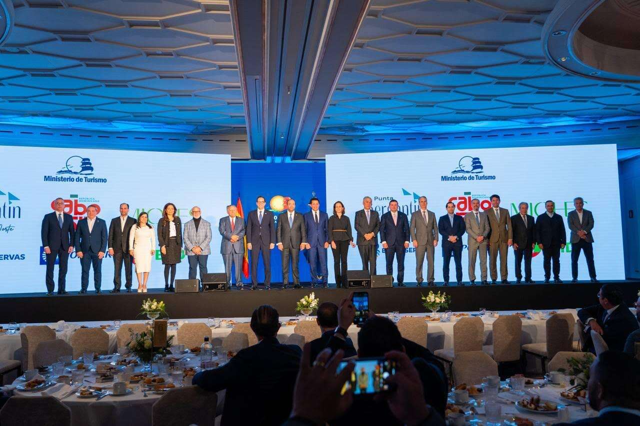 Ministro Collado destaca en FITUR el potencial de Miches