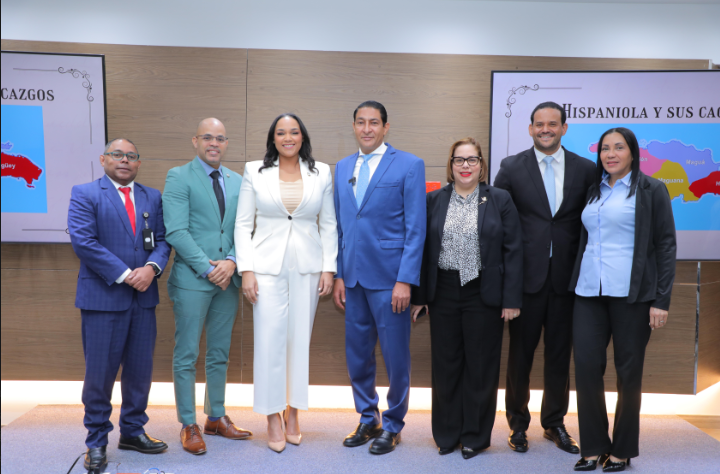 Cámara de Diputados realiza conferencia con el historiador Iván Gatón