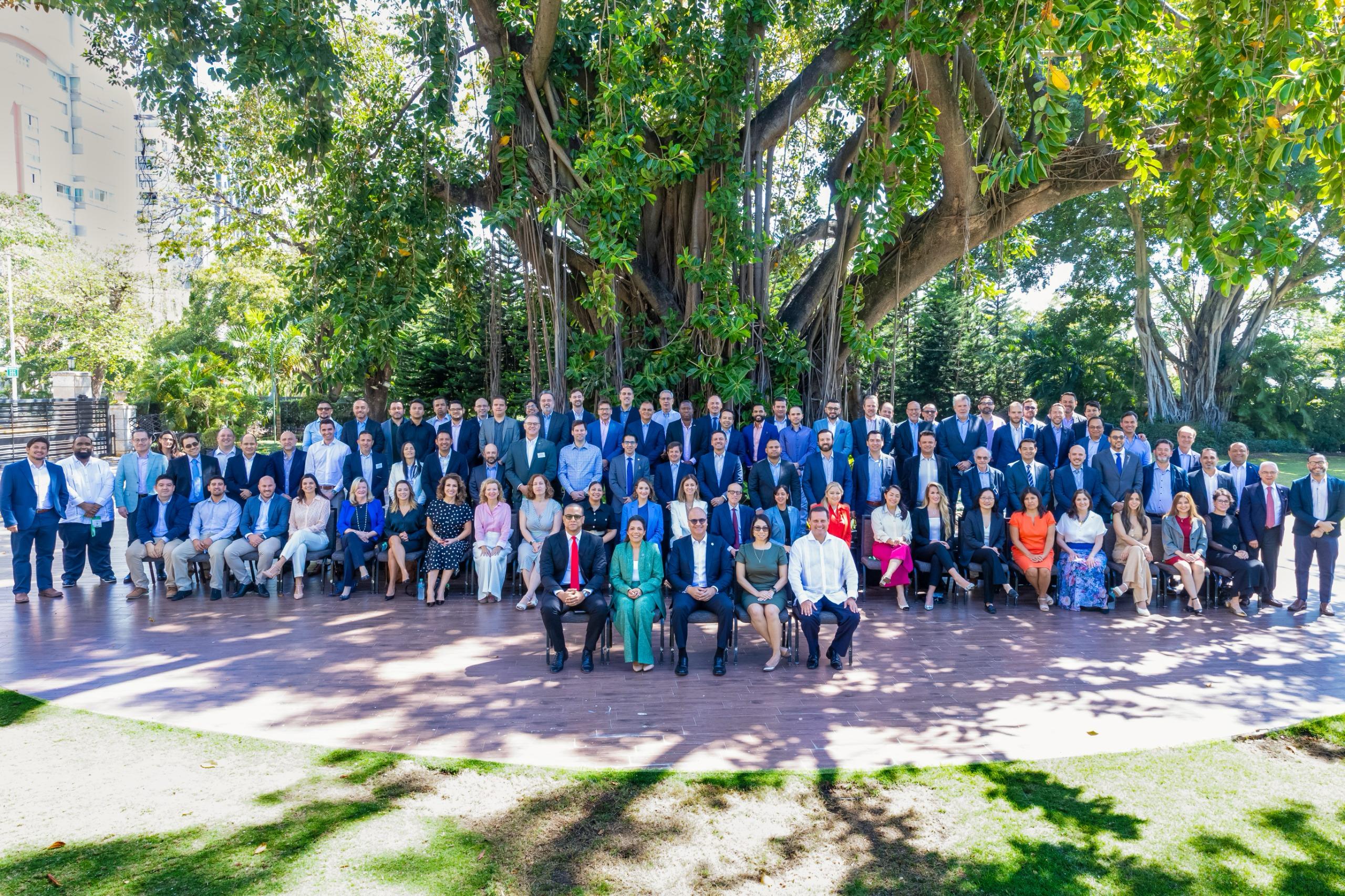 RD e IDAC reciben representantes internacionales en conferencia “Combustible y sostenibilidad”