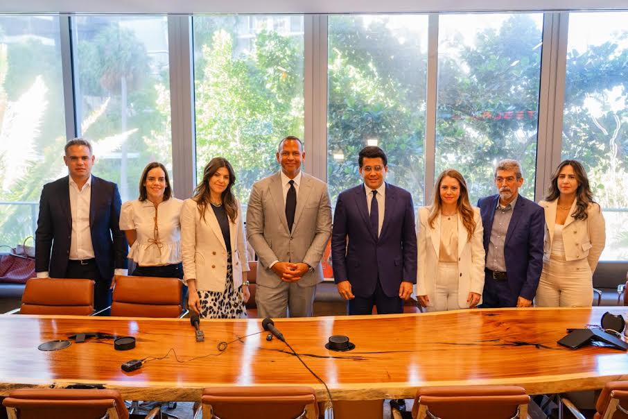 David Collado y Alex Rodríguez anuncian inversión de mil millones de dólares en Playa Grande